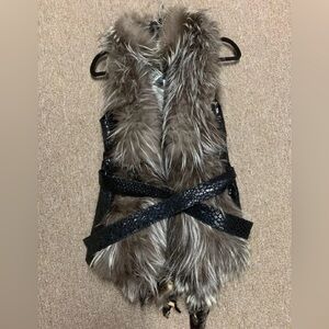 super stylish fox fur vest Size S-M.
